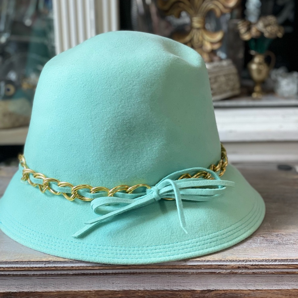 Vintage Miss Eileen green wool gold chain Hat